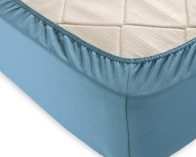 Трикотажная простынь на резинке голубая ель